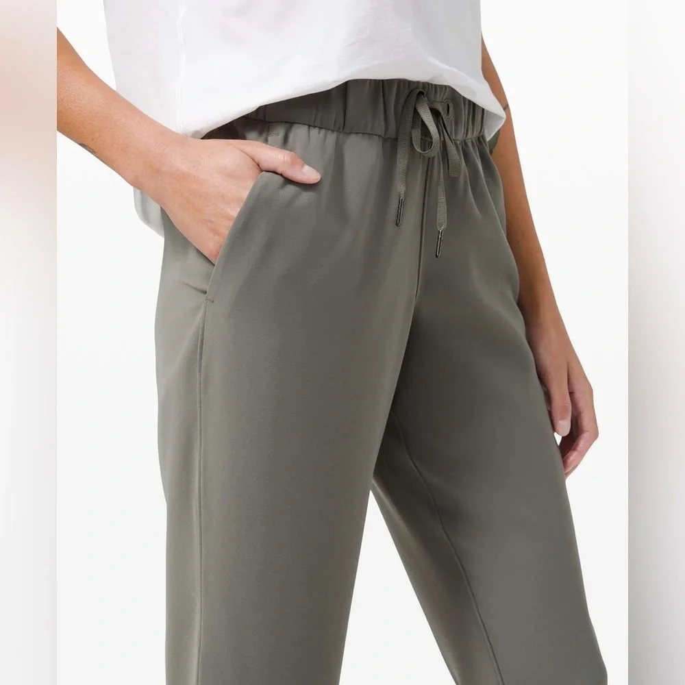 Lululemon On the Fly Jogger 28
